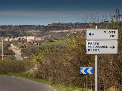 Un cruce de carreteras, a cuatro quilómetros de Perafita, en el Lluçanès.