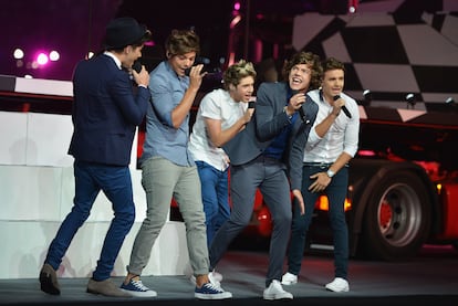 De izquierda a derecha, Zayn Malik, Louis Tomlinson, Niall Horan, Harry Styles y Liam Payne, componentes de One Direction, durante una actuación en la ceremonia de clausura de los Juegos Olímpicos de Londres 2012. 