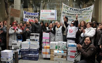 30 de noviembre de 2012. La Plataforma de Trabajadores y Usuarios en Defensa de la Sanidad Pública entregan en la Consejería de Sanidad de la Comunidad de Madrid cerca de un millón de firmas (concretamente 911.786 firmas) para reclamar la retirada del Plan de Medidas para la Sostenibilidad del Sistema Sanitario que el Gobierno regional aplicará a partir de 2013.