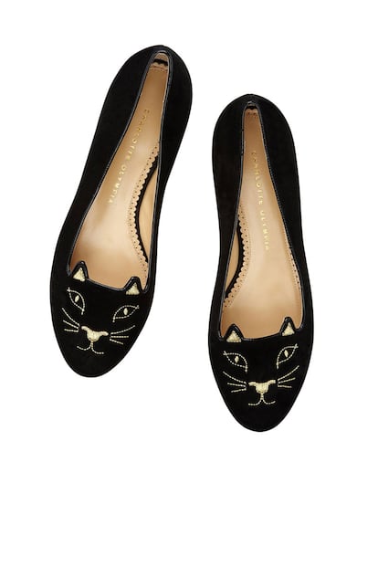 Las famosas slippers con cara de gato de Charlotte Olympia han teniendo mil y una versiones (500 dólares).