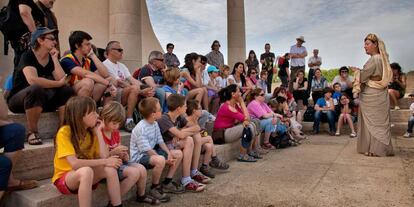 Les visites teatralizadas són una de les activitats que es fan aquest estiu a Empúries.