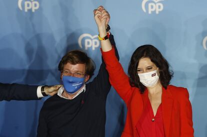 Isabel Díaz Ayuso y José Luis Martínez-Almeida, el pasado 4 de mayo, en la sede del partido.