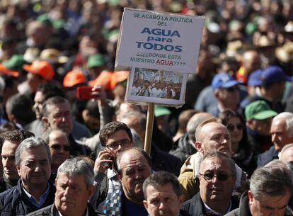 Manifestaci&oacute;n de regantes de Murcia, Alicante y Almer&iacute;a ayer en Madrid. 