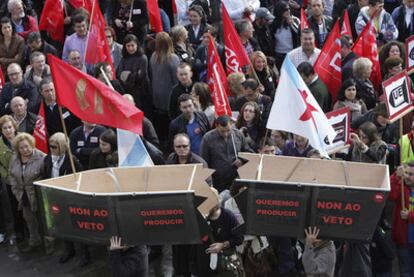 Manifestación celebrada ayer en Ferrol para reclamar carga de trabajo en el sector naval gallego.