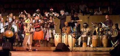 Una actuaci&oacute;n del Africa Jazz Dance Big Band en el Palau de la M&uacute;sica de Valencia.
