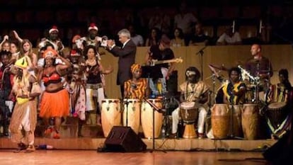 Una actuación del Africa Jazz Dance Big Band en el Palau de la Música de Valencia.