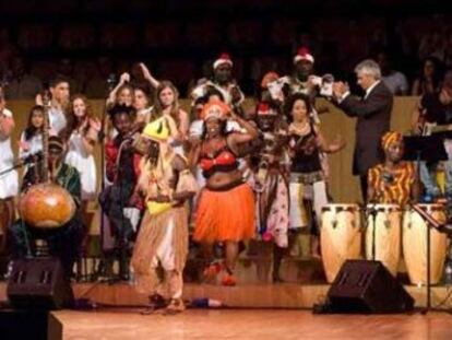 Una actuaci&oacute;n del Africa Jazz Dance Big Band en el Palau de la M&uacute;sica de Valencia.