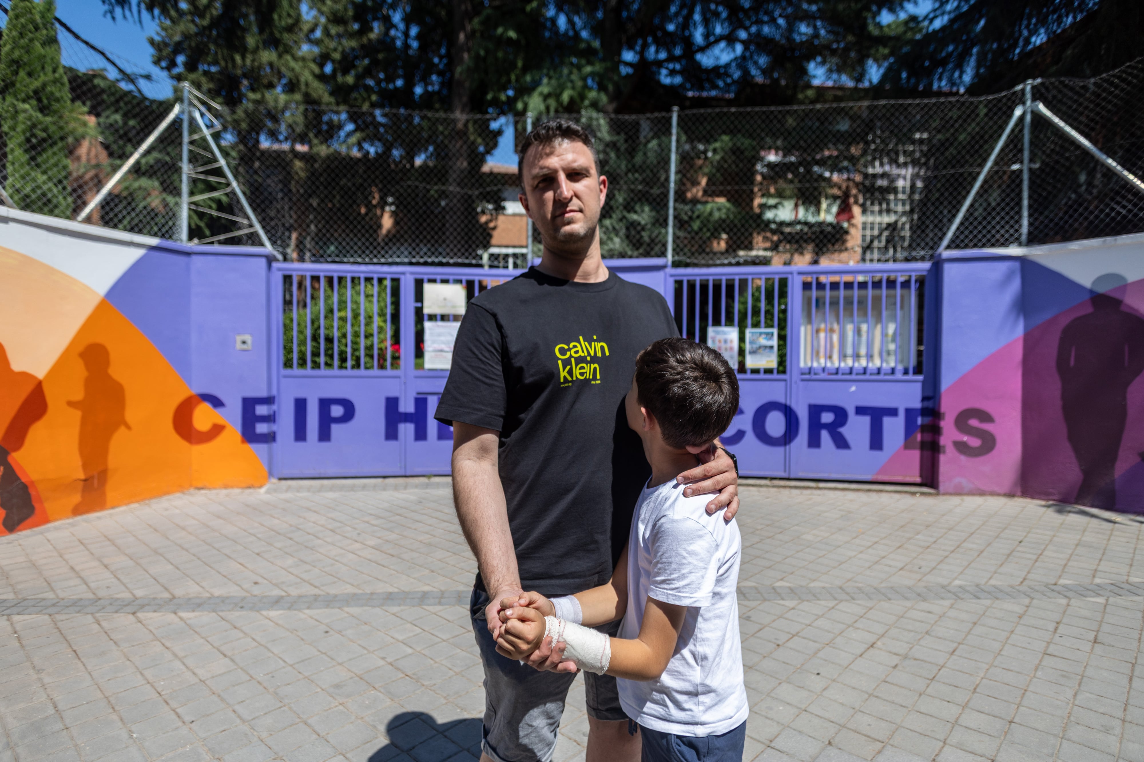 Un niño acaba en el hospital tras golpearse con una puerta de su colegio cuyo cambio se solicitó en 2024: “Podía haberse evitado”