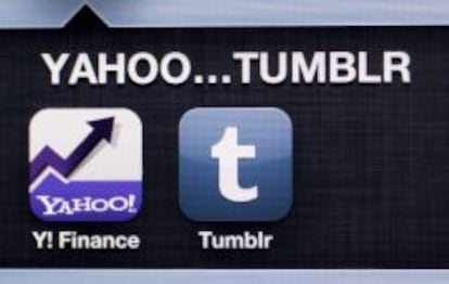 Logotipos de Yahoo y Tumblr en la pantalla de un tel&eacute;fono m&oacute;vil. 