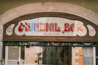 El cartell del Mundial Bar, reobert al Born.