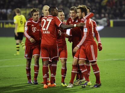 Goetze celebra el 0 a 1 con los compañeros