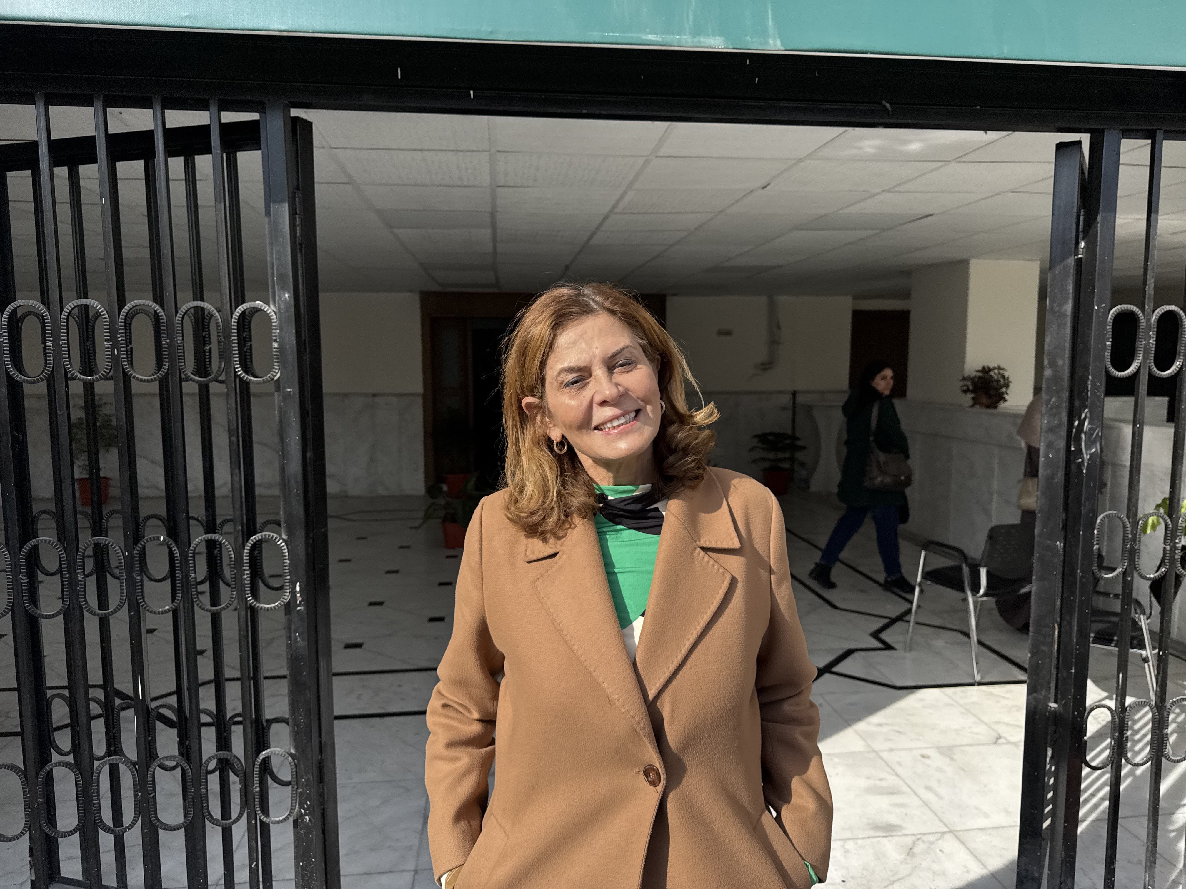 Hind Kabawat, cristiana y única mujer del nuevo Gobierno de Damasco: “Siria tiene que empezar a pensar en la idea de ciudadanía”