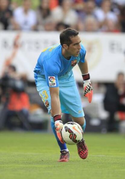 Claudio Bravo, ayer durante el partido en Vallecas.