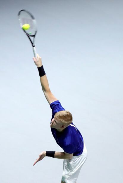 El tenista británico Kyle Edmund, durante la semifinal de la Copa Davis ante el español Feliciano López.