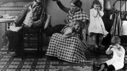 Una madre azota a su hijo en el año 1891. 