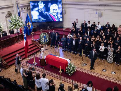 El féretro del exmandatario en el Salón de Honor del antiguo Congreso.