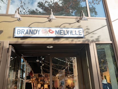Facade of the Brandy Melville store in Silicon Valley (California).