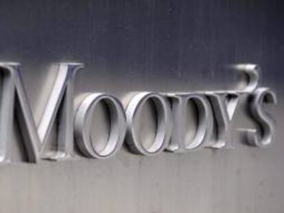 Logo corporativo de Moody's, en la sede de la Agencia, en Nueva York (Estados Unidos). EFE/Archivo