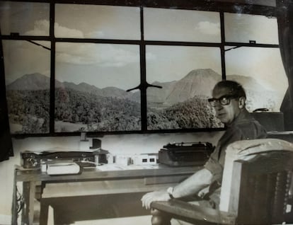 Germán Somolinos, en su rancho de Zitácuaro (México), hacia 1950.