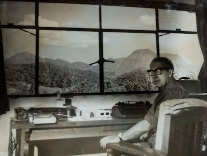 Germán Somolinos, en su rancho de Zitácuaro (México), hacia 1950.