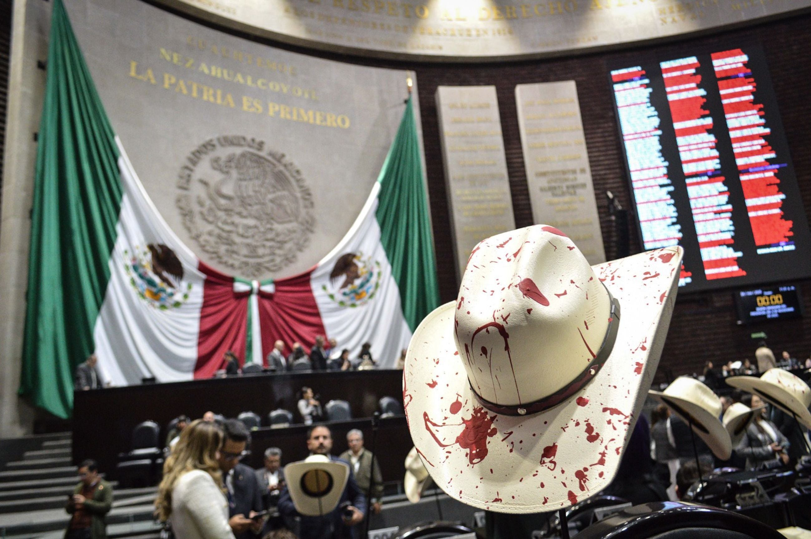 El asesinato de Carlos Manzo choca con la distribución del presupuesto de Sheinbaum en el Congreso mexicano