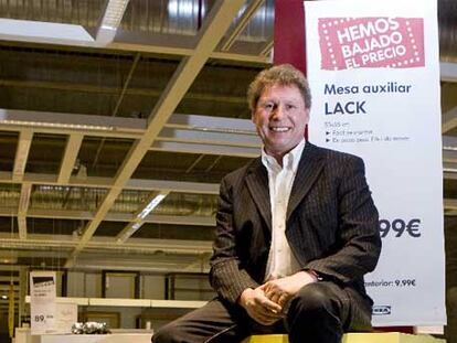 Peter Betzel, director general de Ikea Ibérica, en la tienda Madrid Este de la cadena de muebles sueca.