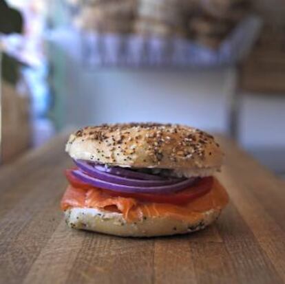 Un 'bagel' en Russ & Daughters, en el Lower East Side.