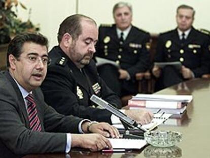 Juan Ignacio Zoido y Antonio Bertomeu, ayer, en la presentación del plan Focus para Sevilla.