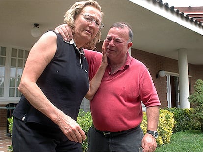 Roser Nogués y Joan Borràs, tras sufrir el asalto a su casa de Les Borges del Camp (Tarragona).