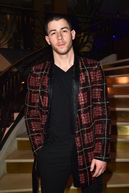 El cantante Nick Jonas asiste a la fiesta con la que Balmain celebró la presentación de su colección otoño/invierno 2017/2018 en el club Manko de París el jueves por la noche.