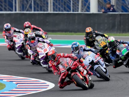 Un lance de la carrera al sprint de ayer en el GP de Argentina, con Bagnaia al frente.