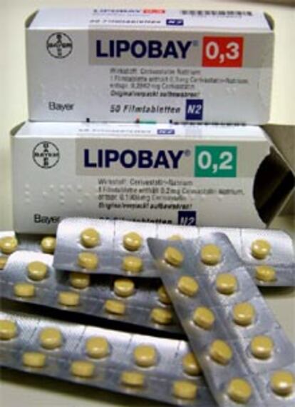 Paquetes y tabletas del fármaco anticolesterol Lipobay.