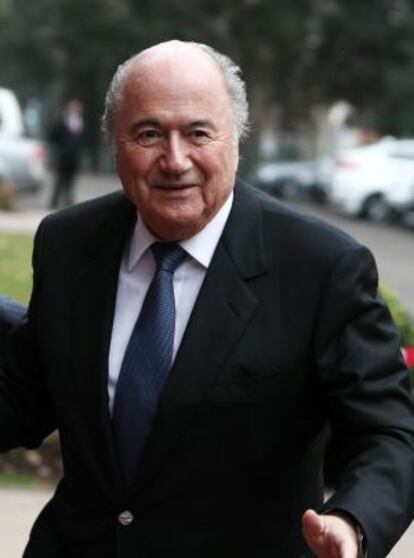 Joseph Blatter, durante una visita a Chile