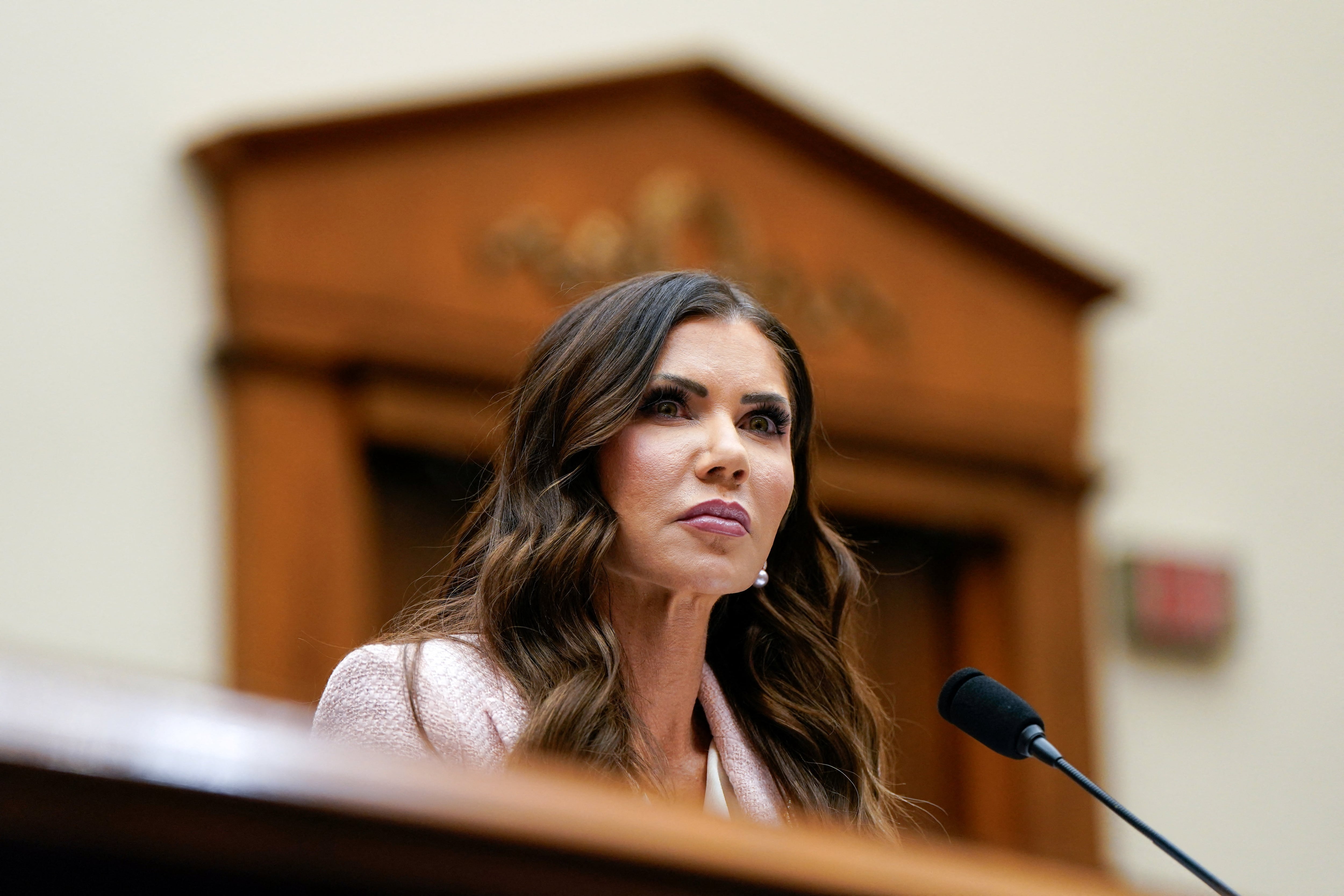 Trump despide a Kristi Noem como responsable de su política migratoria tras la muerte de dos estadounidenses en Minneapolis