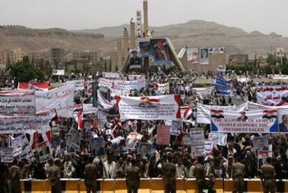 Los partidarios del presidente de Yemen, Ali Abdalá Saleh, durante un mitin a favor del régimen en Saná.