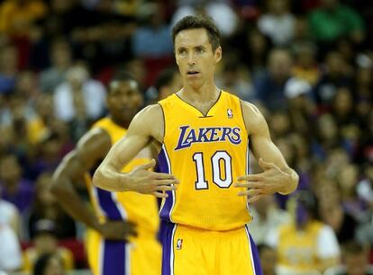 Steve Nash, en su partido de su nuevo equipo Los Angeles Lakers