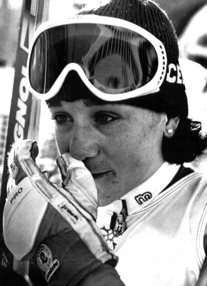 Blanca Fernandez Ochoa, casi llorando después de una caída en la segunda vuelta del Slalom Gigante femenino, en los Juegos de Invierno de Calgary de 1988.