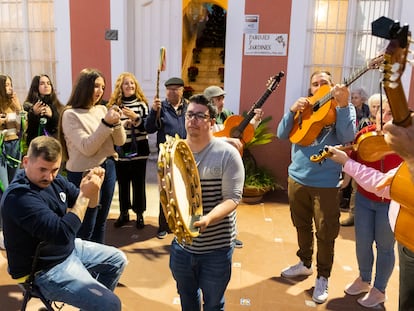 Ensayo de la panda de verdiales del Puerto de la Torre de Málaga, previo al concurso anual que se celebra todos los años cada 28 de diciembre y reúne a pandas de toda la provincia en los tres estilos: Comares, Montes de Málaga y Almogía.