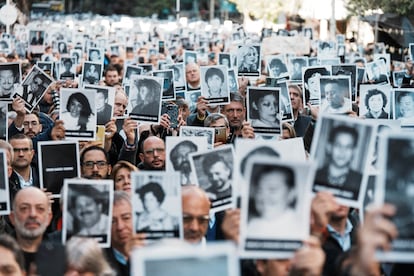 Concentración conmemorativa del atentado contra la mutual judía AMIA, este jueves en Buenos Aires.