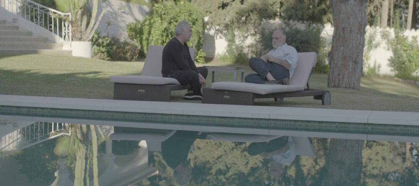 Ferran Adrià (izquierda) con el también chef José Andrés, en un momento del documental.