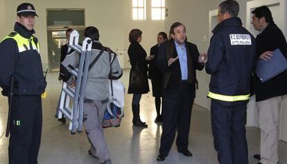 La Policía Local impide la apertura del Museo de las Gemas de Málaga.