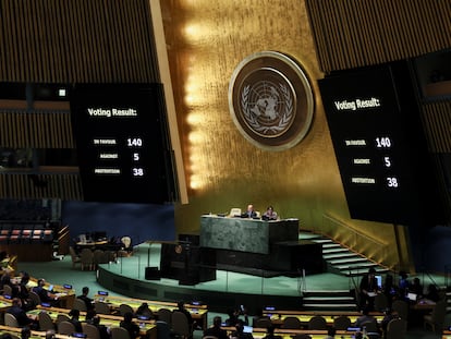 Una pantalla muestra el resultado de la votación de la Asamblea General, este jueves en la sede de la ONU en Nueva York.