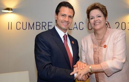 Enrique Pe&ntilde;a Nieto y Dilma Rousseff en una reuni&oacute;n de trabajo en la Celac
 