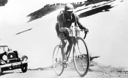 Vicente Trueba, subiendo el Galibier en 1933