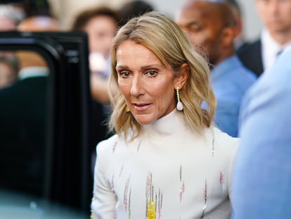 Celine Dion asiste a la semana de la alta costura de París, en julio de 2019.