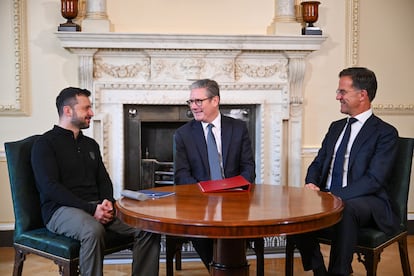 Zelenski, Starmer y Mark Rutte, este jueves durante su reunión en el número 10 Downing Street en Londres. 