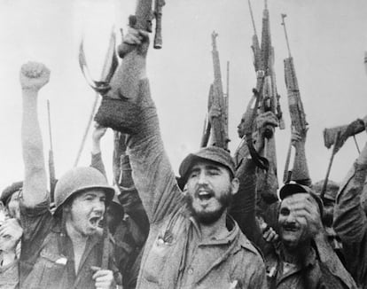 Imagen de Fidel y Raúl Castro durante la lucha insurreccional obtenida del documental "Rebeldes de Sierra Maestra".