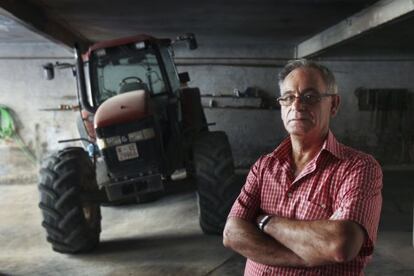 Miguel Serrano, tractorista y agricultor en el Ensanche de Vallecas.