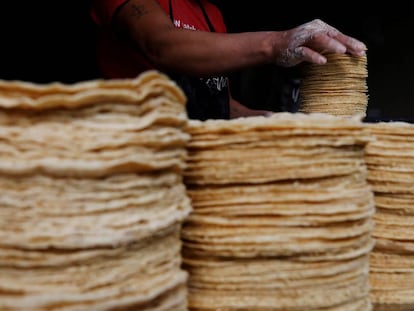 Tortillas de maíz en un punto de venta en la Ciudad de México.