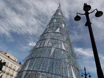 Vista del árbol de Navidad en la Puerta del Sol de Madrid.
